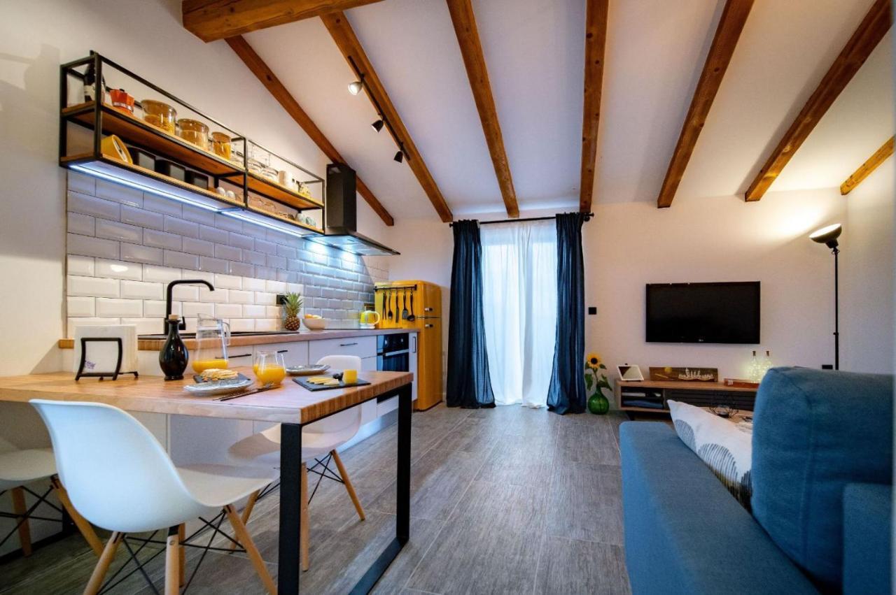 Novouredeni Apartman Marko Mundanije Extérieur photo